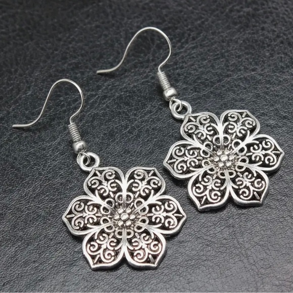 Elegant Silver Tone Floral Hoop Earrings - Picture 1 of 3